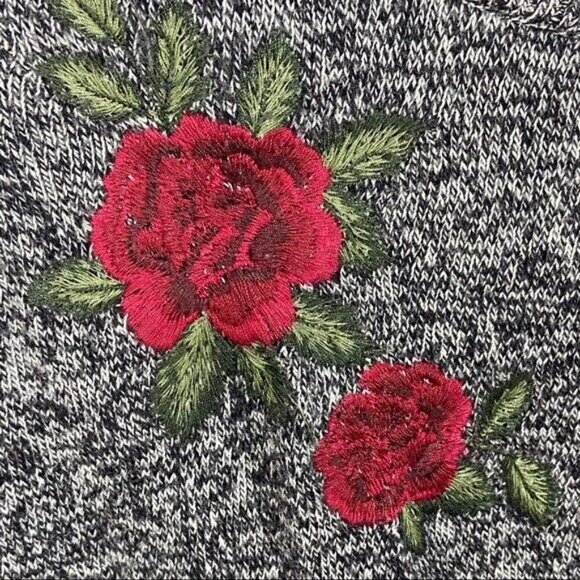 Torrid Black White Marled Rose Embroidered Sweater Size Large Pullover Knit 00 - Picture 5 of 7